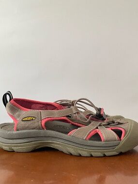 KEEN Venice H2 Multi-Strap Sandals | US 9